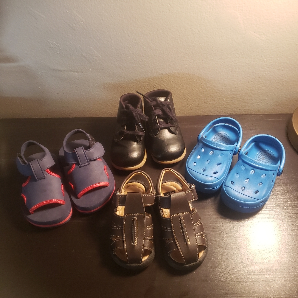 Lot of size 5 toddler shoes 👞